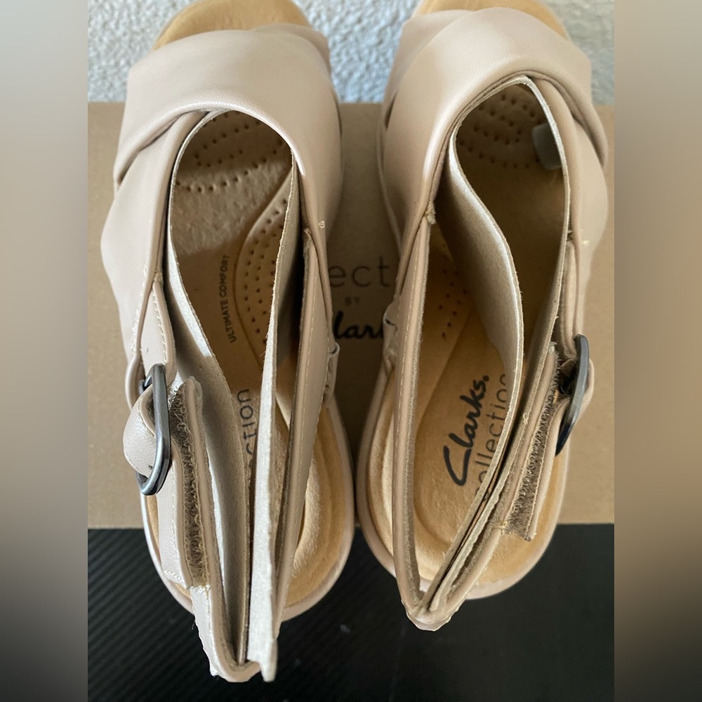 Women’s Clark’s open toe wedge shoe
Size 5 1/2 new steel in box - Picture 5 of 6